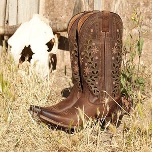Arrosa Artisan flower cowboy Boots pink and green